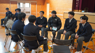 先輩から後輩へ伝える学びの軌跡──地域ビジネス科３年生が高校生活を振り返る発表会