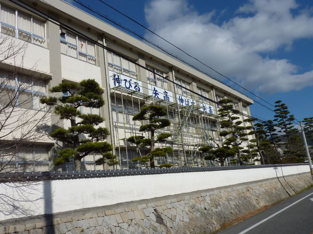 看板「伸びる矢高 伸ばす矢高」を設置中！ » 矢掛高校